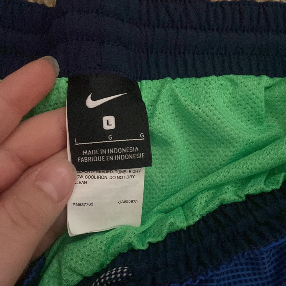 Men’s Nike Swim trunks - Picture 2 of 3